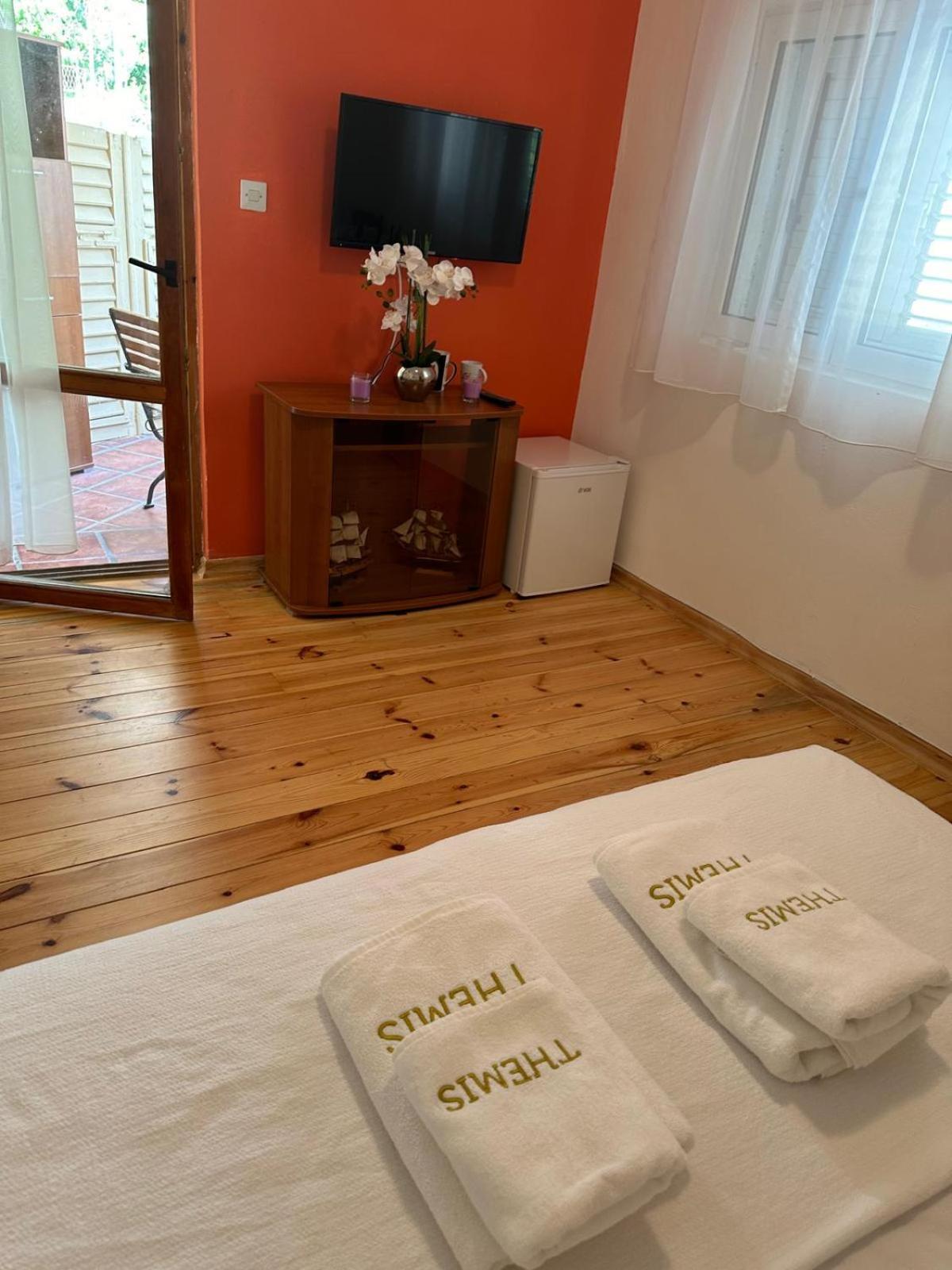 Themis Apart Hotel Kotor Exterior foto