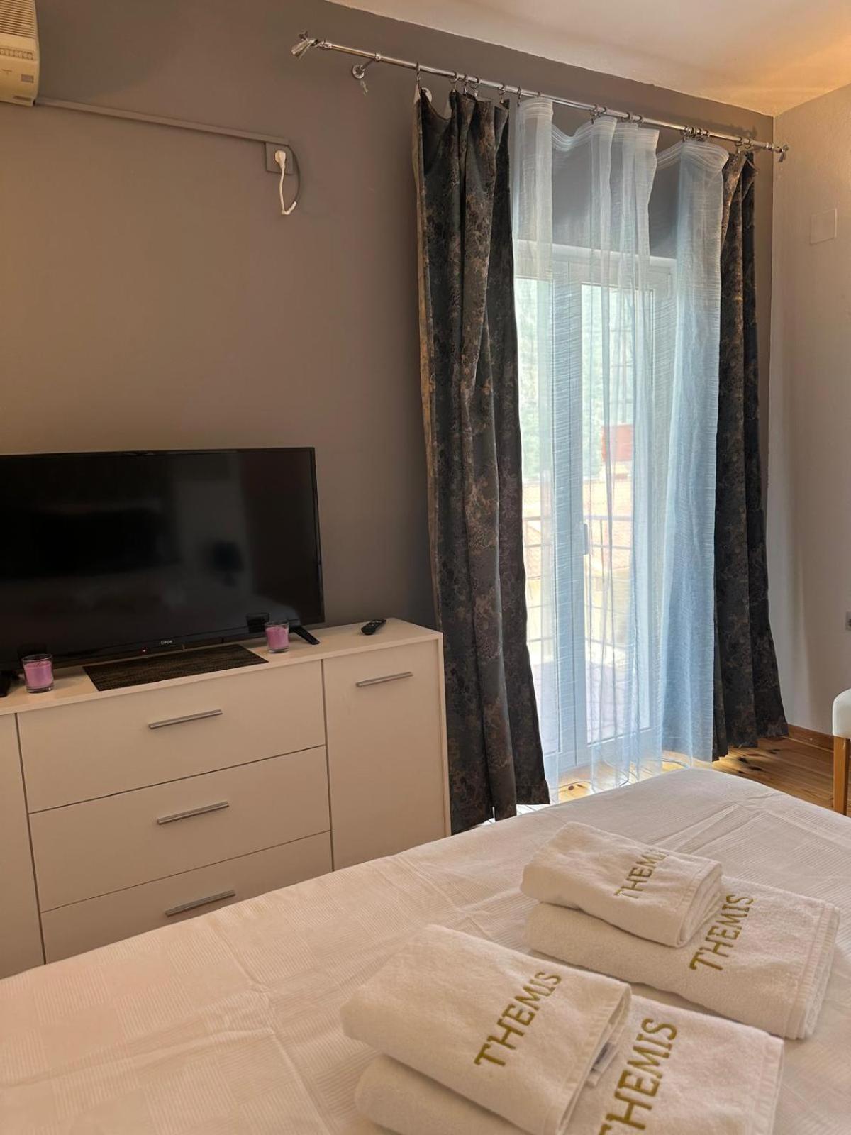 Themis Apart Hotel Kotor Exterior foto