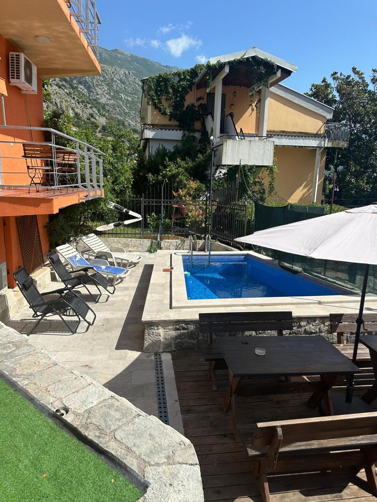 Themis Apart Hotel Kotor Exterior foto