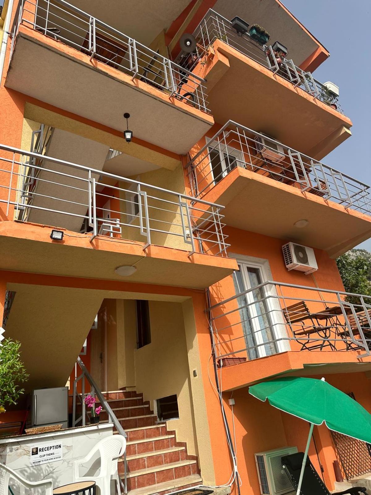 Themis Apart Hotel Kotor Exterior foto