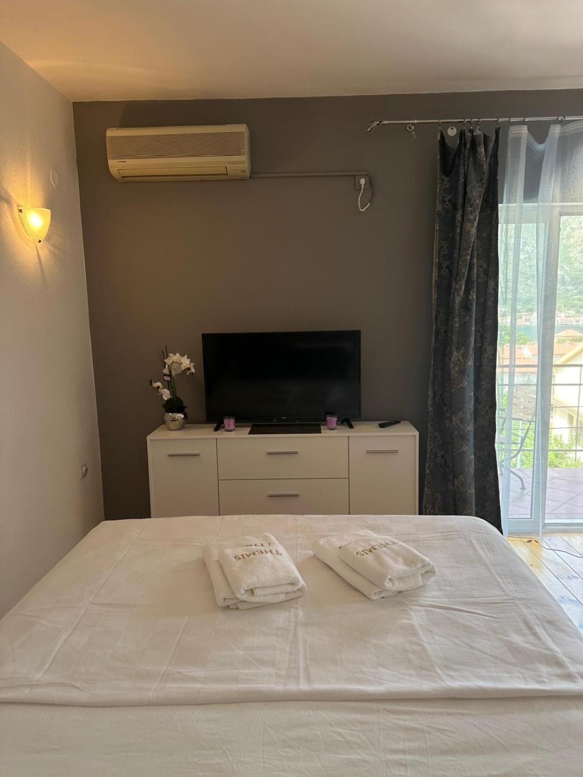 Themis Apart Hotel Kotor Exterior foto